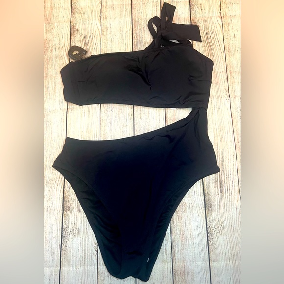 SALE-NWT Shade & Shore Women’s Bow Cut Out 1 Piece Swimsuit size XL (16) - Picture 3 of 13